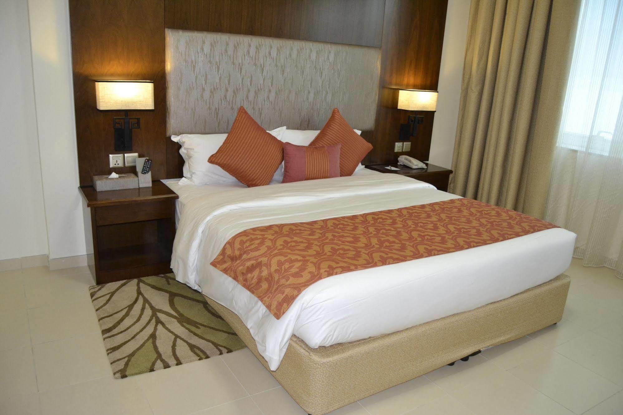 Grand Midwest View Hotel Apartments Dubai Esterno foto